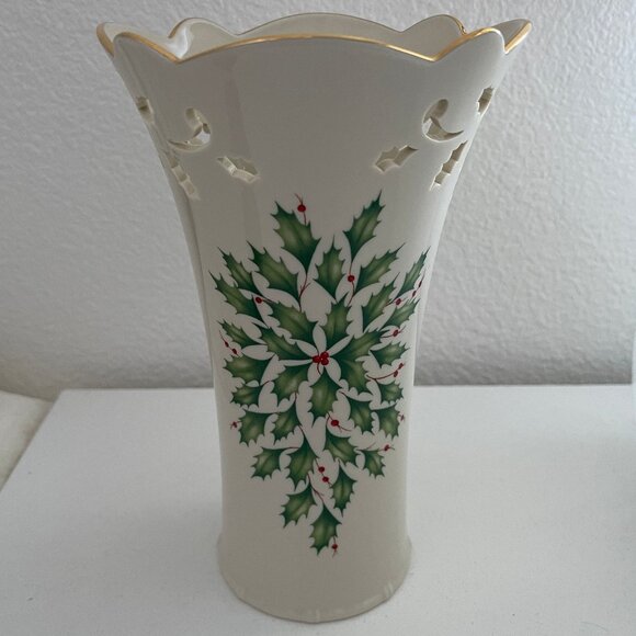 DONATING IF NOT PURCHASED BY 12.1.25 -- 9" Lenox Holiday Medium Vase - Picture 4 of 16